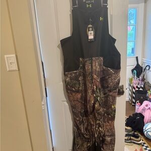 Under Armour Men’s 3XL One Piece in Black and Camouflage NWT